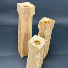 Laden Sie das Bild in den Galerie-Viewer, Design-Kerzenhalter aus Holz
