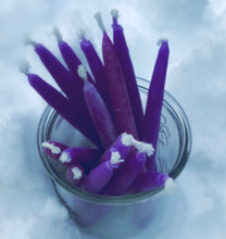 Laden Sie das Bild in den Galerie-Viewer, Bienenwachskerze mit Halter