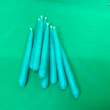 Laden Sie das Bild in den Galerie-Viewer, Bienenwachskerze mit Halter