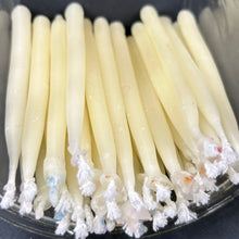 Laden Sie das Bild in den Galerie-Viewer, Bienenwachskerze mit Halter