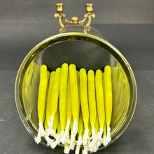 Laden Sie das Bild in den Galerie-Viewer, Bienenwachskerze mit Halter