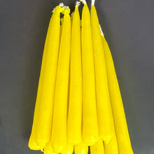 Laden Sie das Bild in den Galerie-Viewer, Bienenwachskerze mit Halter