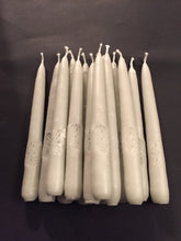 Laden Sie das Bild in den Galerie-Viewer, Bienenwachskerze mit Halter